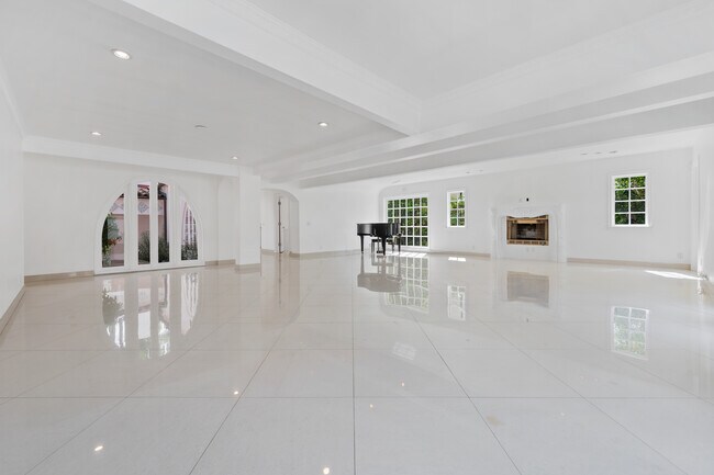Foto del edificio - 519 N Beverly Dr