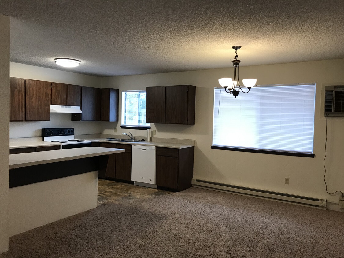Dining into Kitchen - 105 Evergreen Dr
