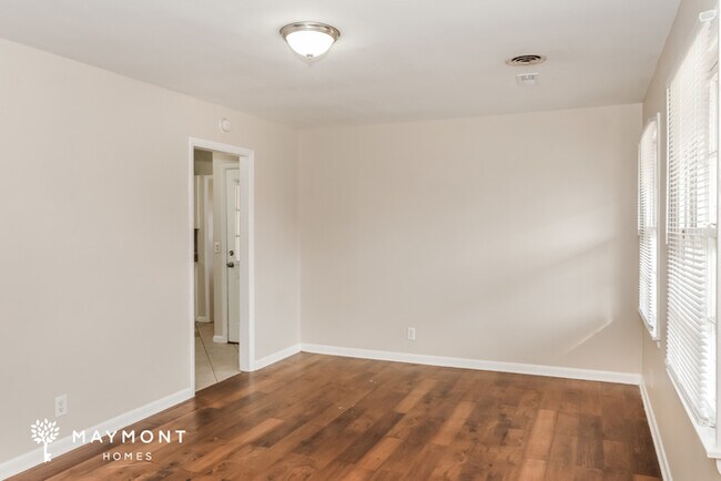 Foto del edificio - 2620 Bridge Rd NW