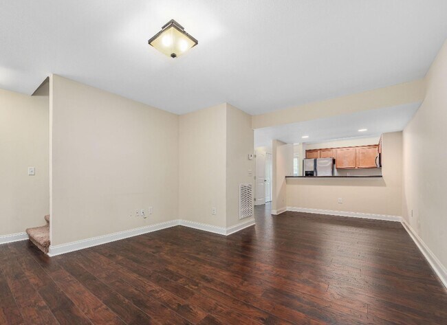 Building Photo - Great Location - 2 Bedroom/2.5 Bath Condo ...