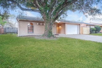 Building Photo - 5211 Parkridge Dr