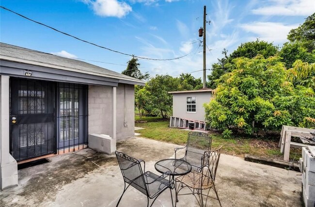 Foto del edificio - 3328 Coleman Pl