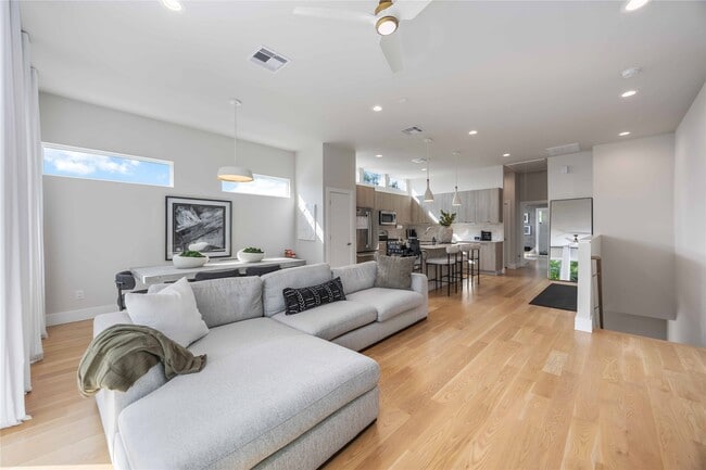 Building Photo - 5310 Suez St