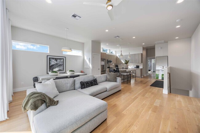 Foto del edificio - 5310 Suez St