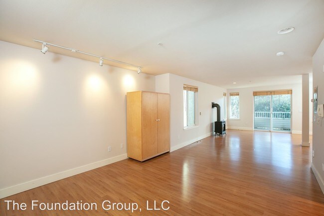 Building Photo - 4032 Stone Way N