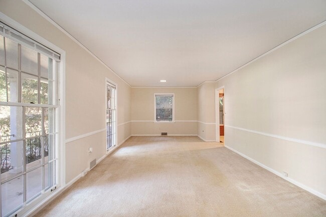 Building Photo - 2 bdrm, 2 bath home near Emory & CDC