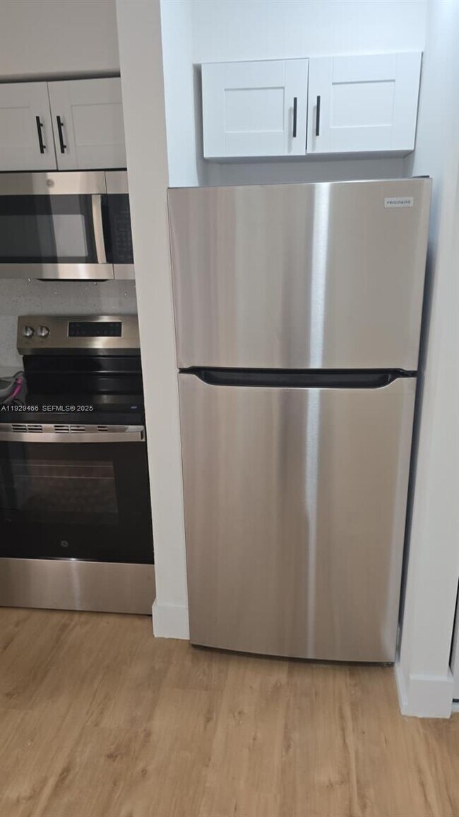 Building Photo - 417 NW 2nd Ave