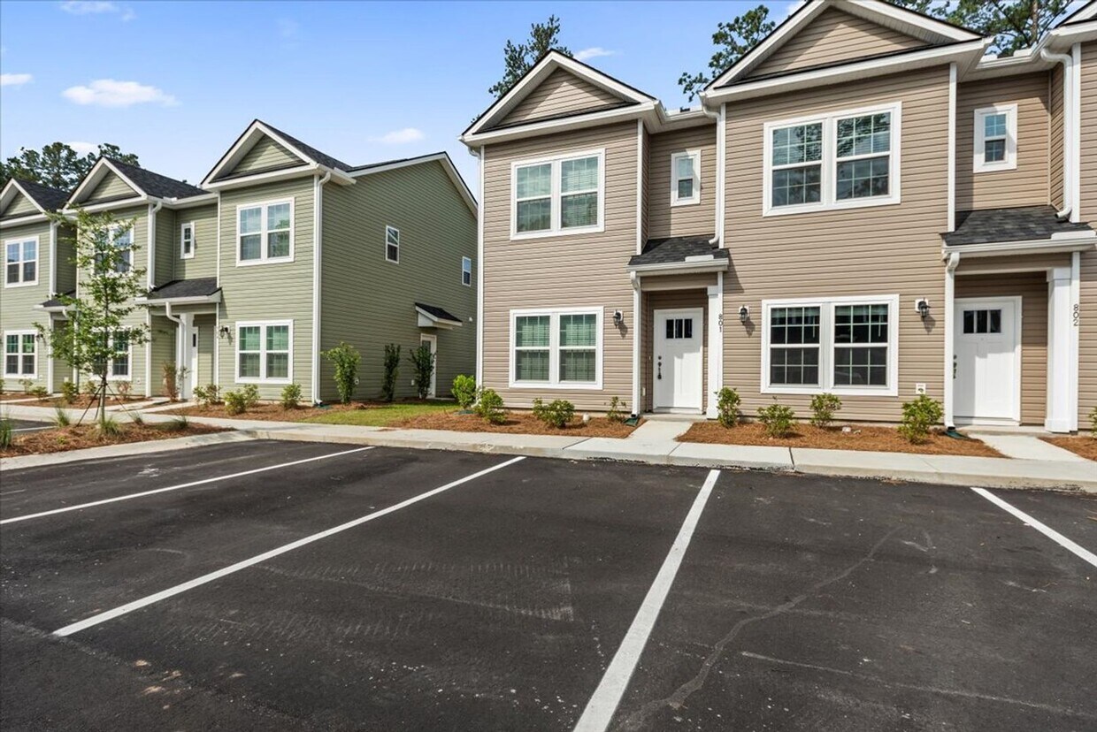 Foto principal - BRAND NEW TOWNHOUSE!!