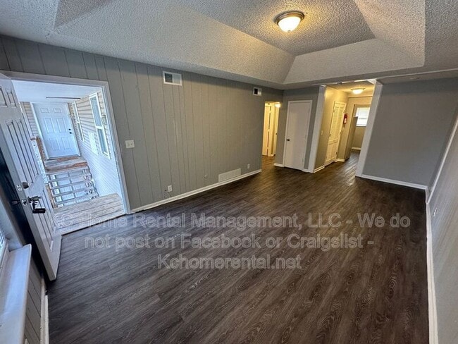 Building Photo - 9223 E 54th St