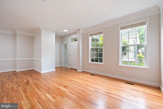 Building Photo - 805 Thicket Ct