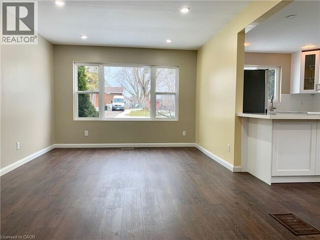 Building Photo - 5 Michael Ave