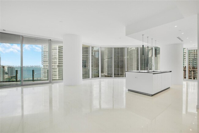 Foto del edificio - 300 Biscayne Blvd Way