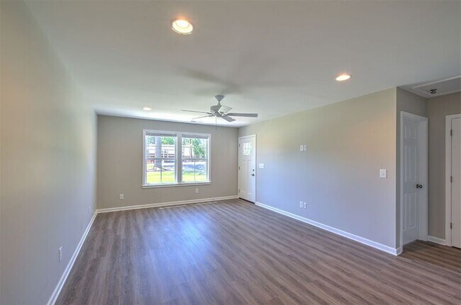 Foto del edificio - 3657 Farrs Bridge Rd