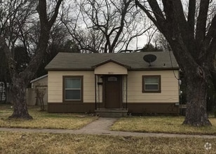 Building Photo - 1611 W Ave C