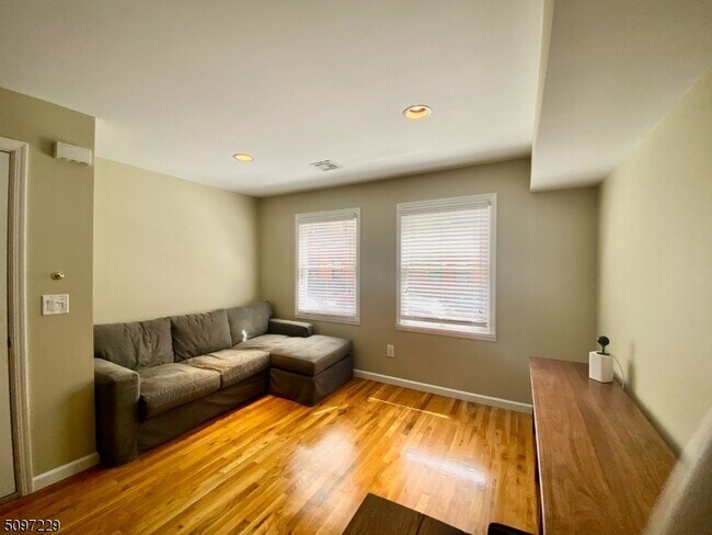 Foto del edificio - 260 8th St