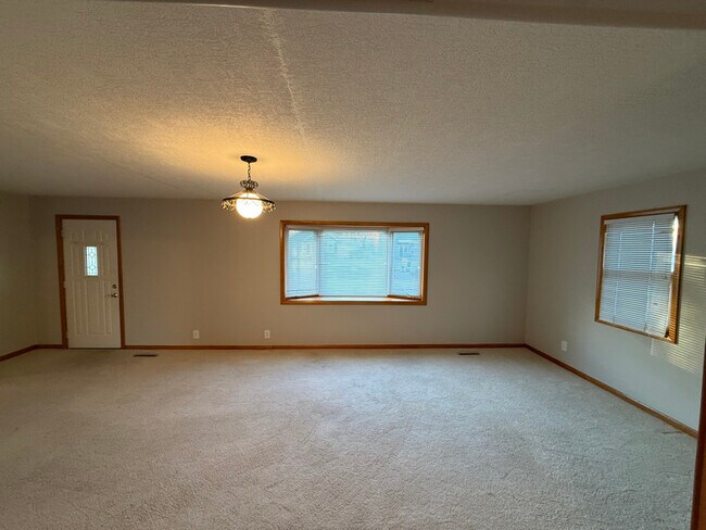 Building Photo - 710 W 8th St