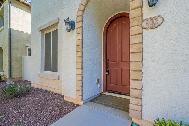 Building Photo - 902 S Adam Way