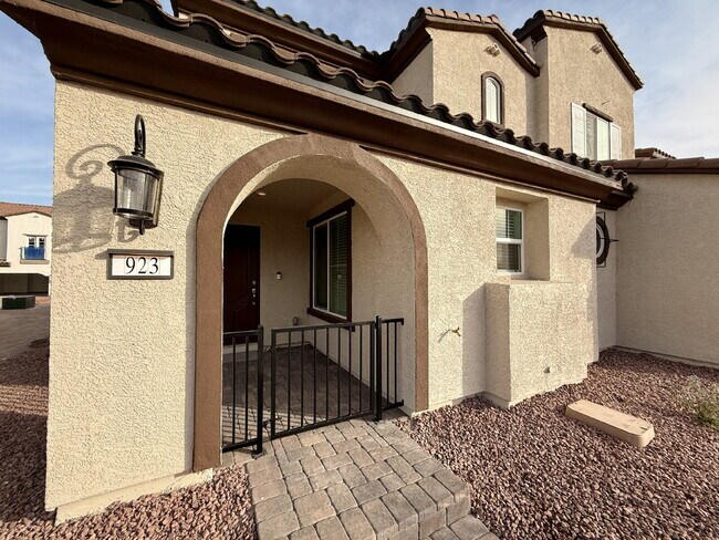 Foto del edificio - 3 BED 2.5 BATH 2 CAR GARAGE TOWNHOUSE IN CADENCE HENDERSON WITH LOFT