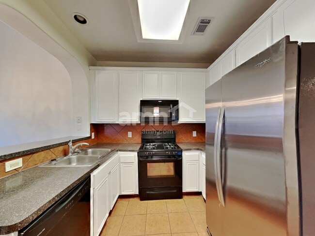 Foto del edificio - 9245 Clearwood Landing Blvd