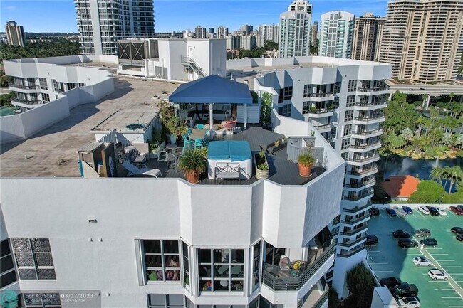 Building Photo - 3600 Mystic Pointe Dr