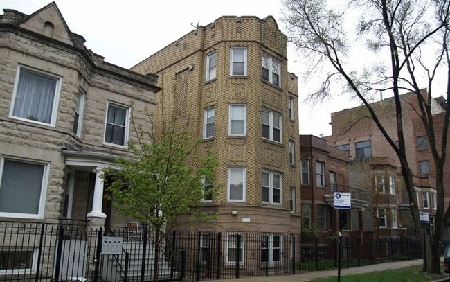 Building Photo - 1934 N Fairfield St