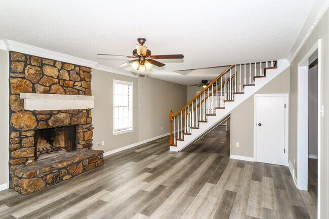 Building Photo - 6070 Halstead St