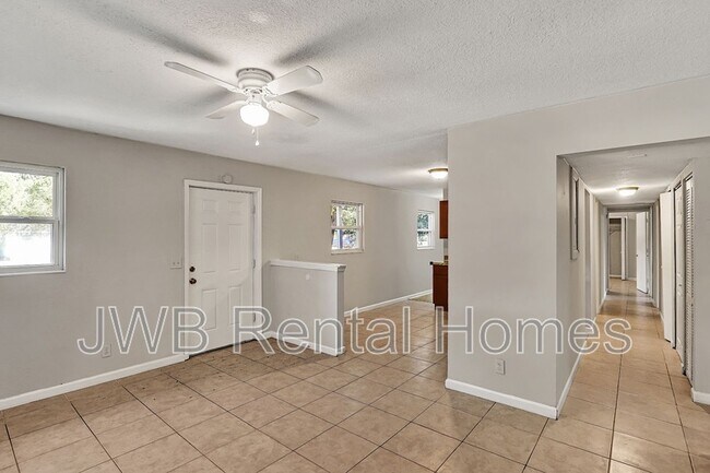 Building Photo - 2338 Looking Glass Ln