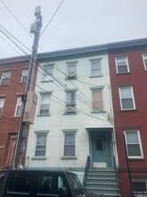 Building Photo - 527 Garden St