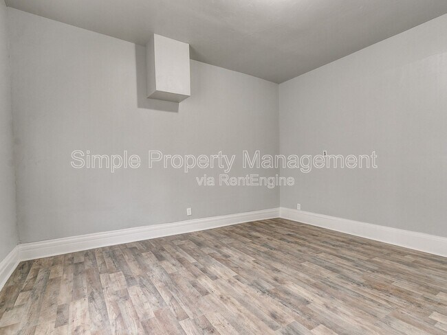 Building Photo - 611 E Springer Ave