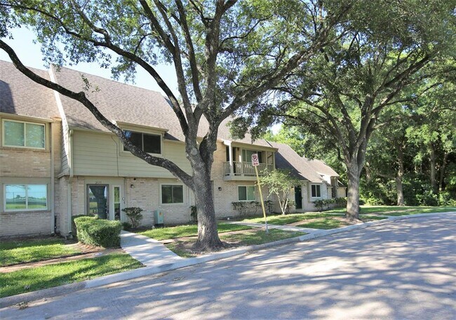 Foto del edificio - 2115 E Weldon Dr