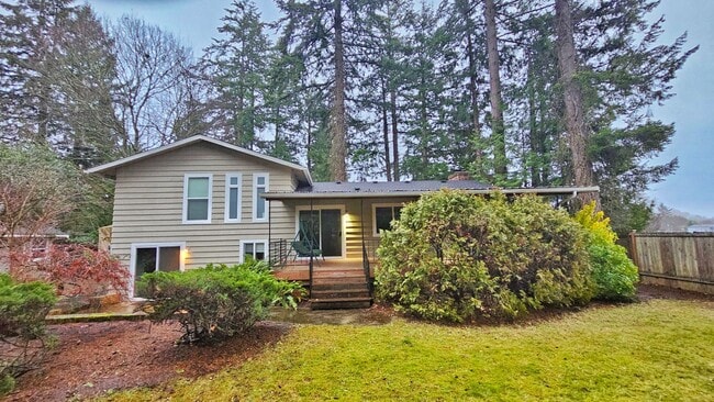 Photo - Beautiful 3 Bed 2.5 Bath Tri-level in Beautiful Covington. House