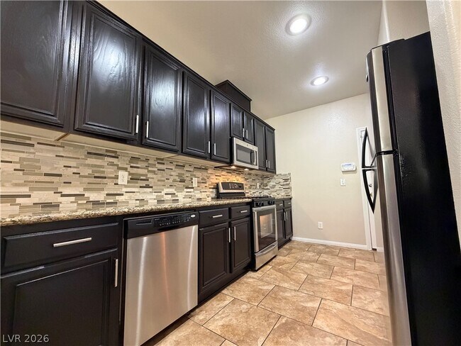 Foto del edificio - 8361 Spruce Bay Ave