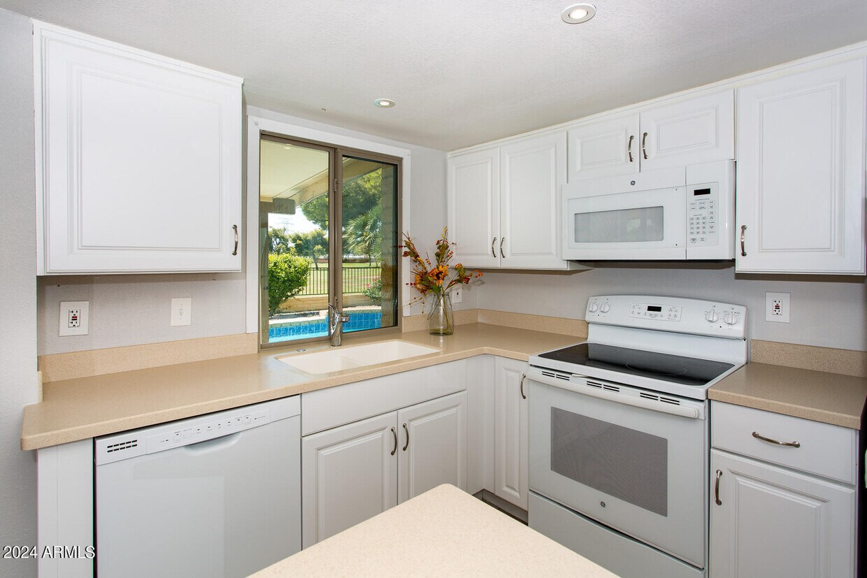 Primary Photo - 7232 S La Rosa Dr