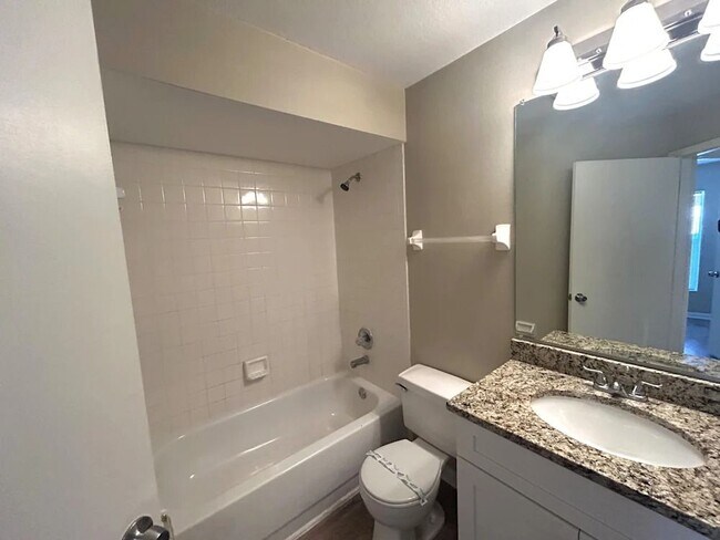 Photo - 2483 Crestdale Cir SE House