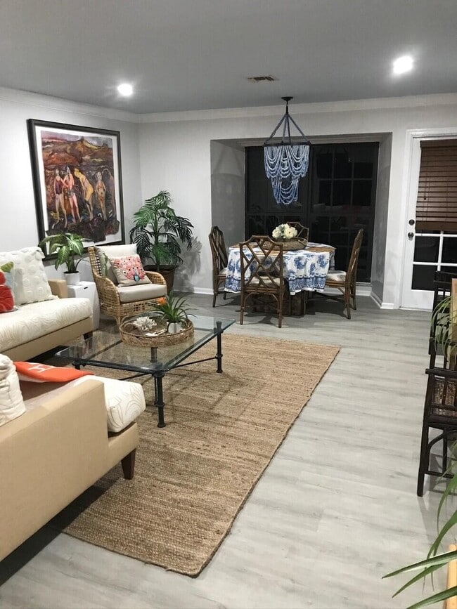 Foto del edificio - 1042 Del Harbour Dr