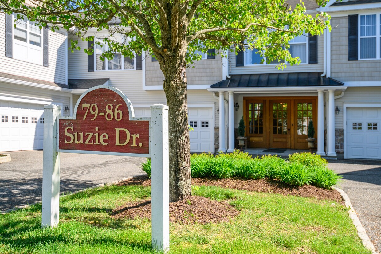 82 Suzie Dr Unit 82, Newtown, CT 06470 Condo for Rent in Newtown, CT