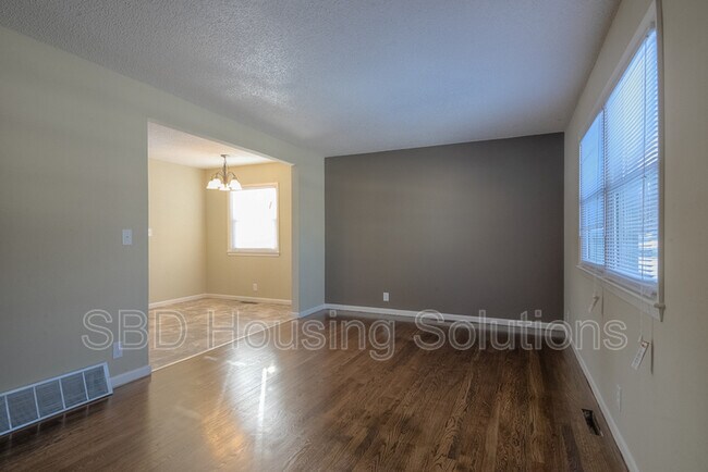 Foto del edificio - 8005 E 90th St