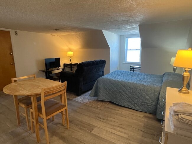 Building Photo - 2-15 Winn Park