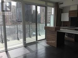 Building Photo - 75 St Nicholas St