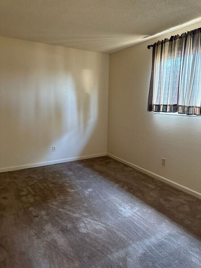 Building Photo - 1 Bedroom/1 bathroom in Suisun City!