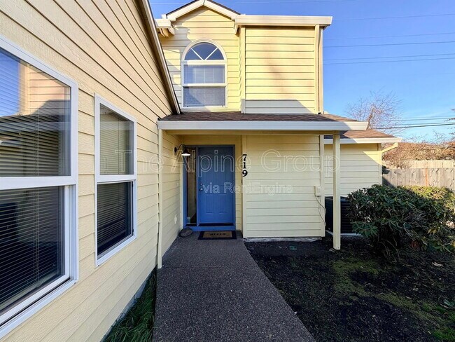 Photo - 719 SW Backcourt Pl Townhome