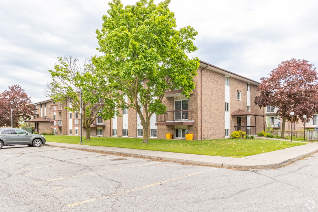 Primary Photo - 409-411 Sidney St