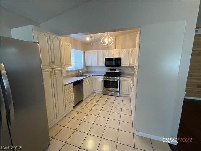 Building Photo - 430 Bottle Brush Way