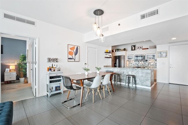 Building Photo - 951 Brickell Ave