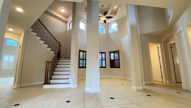 Foto del edificio - 5 Bedroom, 4.5 Bath Single Family Pool Home!