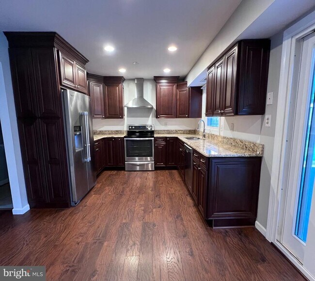 Foto del edificio - 8801 Strause Ct