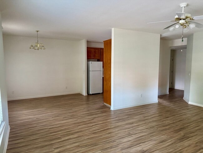 Building Photo - 3 Bedroom 2 Bath home with covered patio