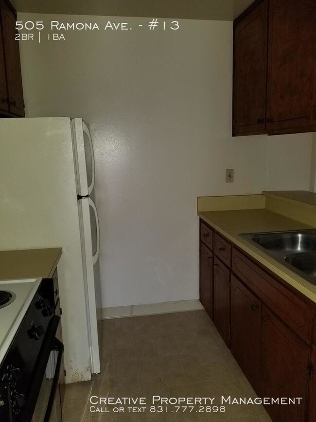 Building Photo - 2 Bedroom Apartment in Monterey, CA
