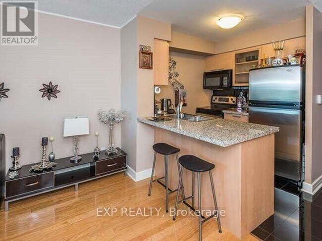 Photo du bâtiment - 18 Harrison Garden Blvd