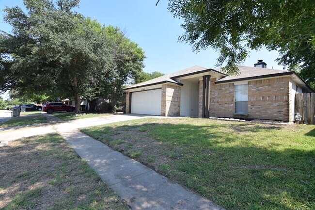 Foto del edificio - 5306 Trailview Dr